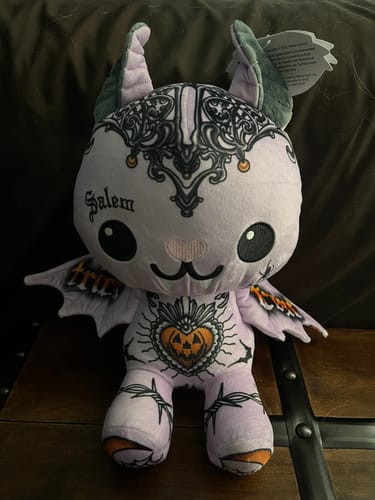 Customer photo review of Frankie the Modeling Bat