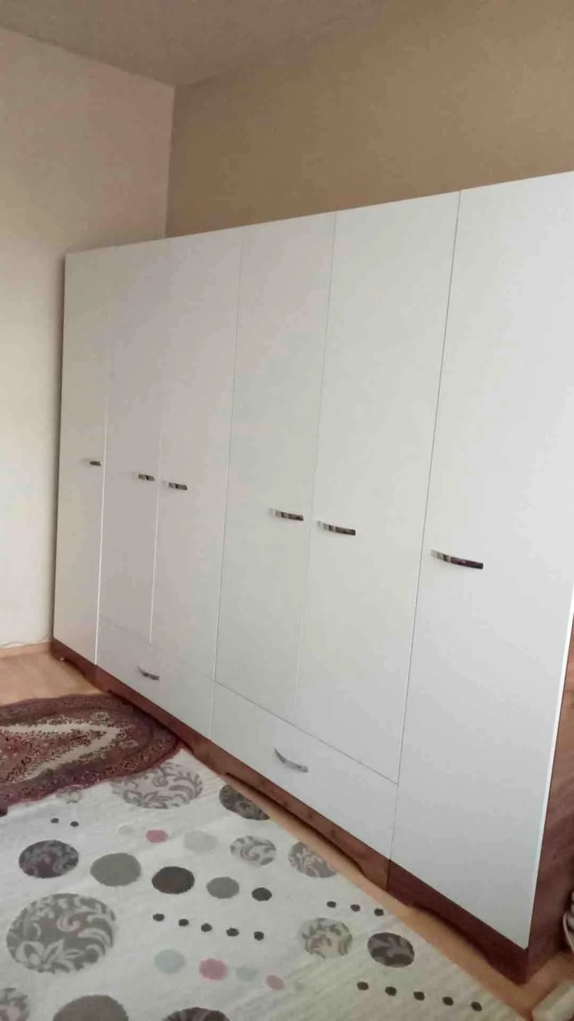 Customer photo review of Rani F4 Geniş Gardırop Elbise Dolabı 6 Kapaklı 2 Çekmeceli 12 Raflı 2 Askılı Tek Modül Minyatür Ceviz - Beyaz
