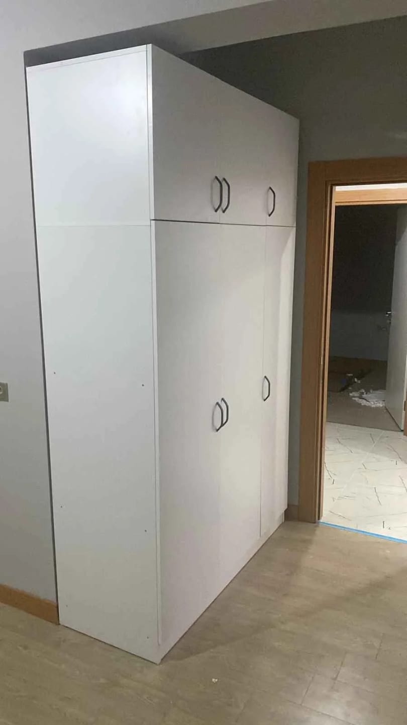 Customer photo review of Rani BA105 Yüklük 3 Kapaklı 8 Raflı Yatak Yorgan Yastık Saklama Dolabı Beyaz