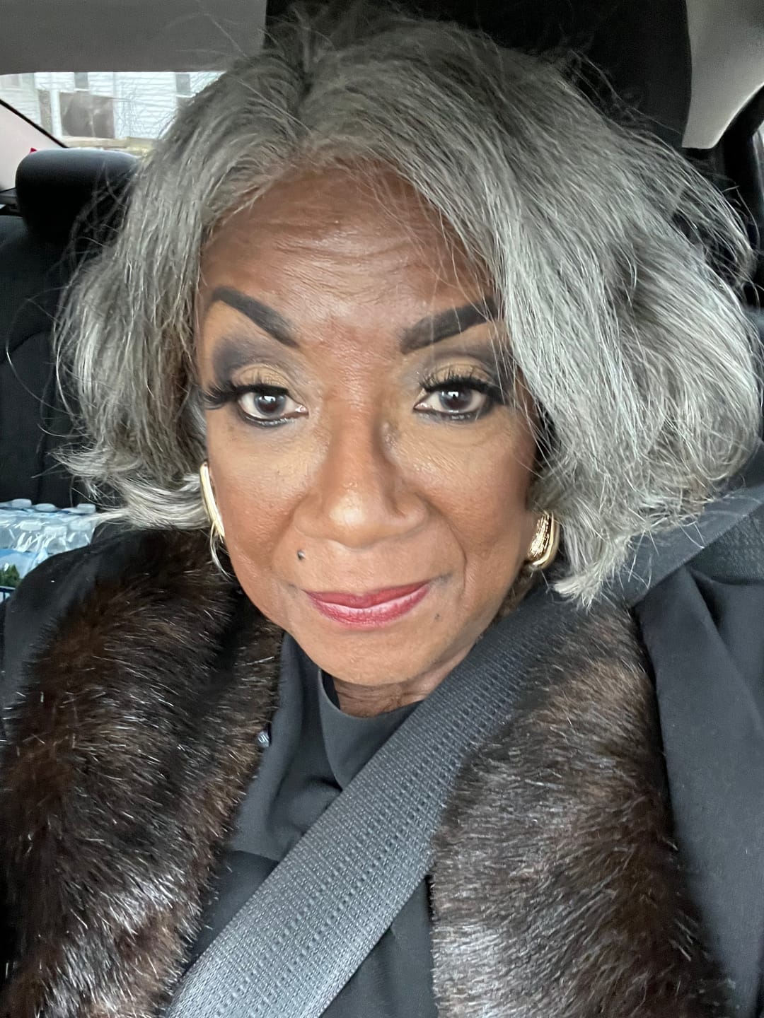 Customer photo review of Luvwin 5x5 Salt & Pepper Body Wave Glueless Bob Wig 100% Human Hair