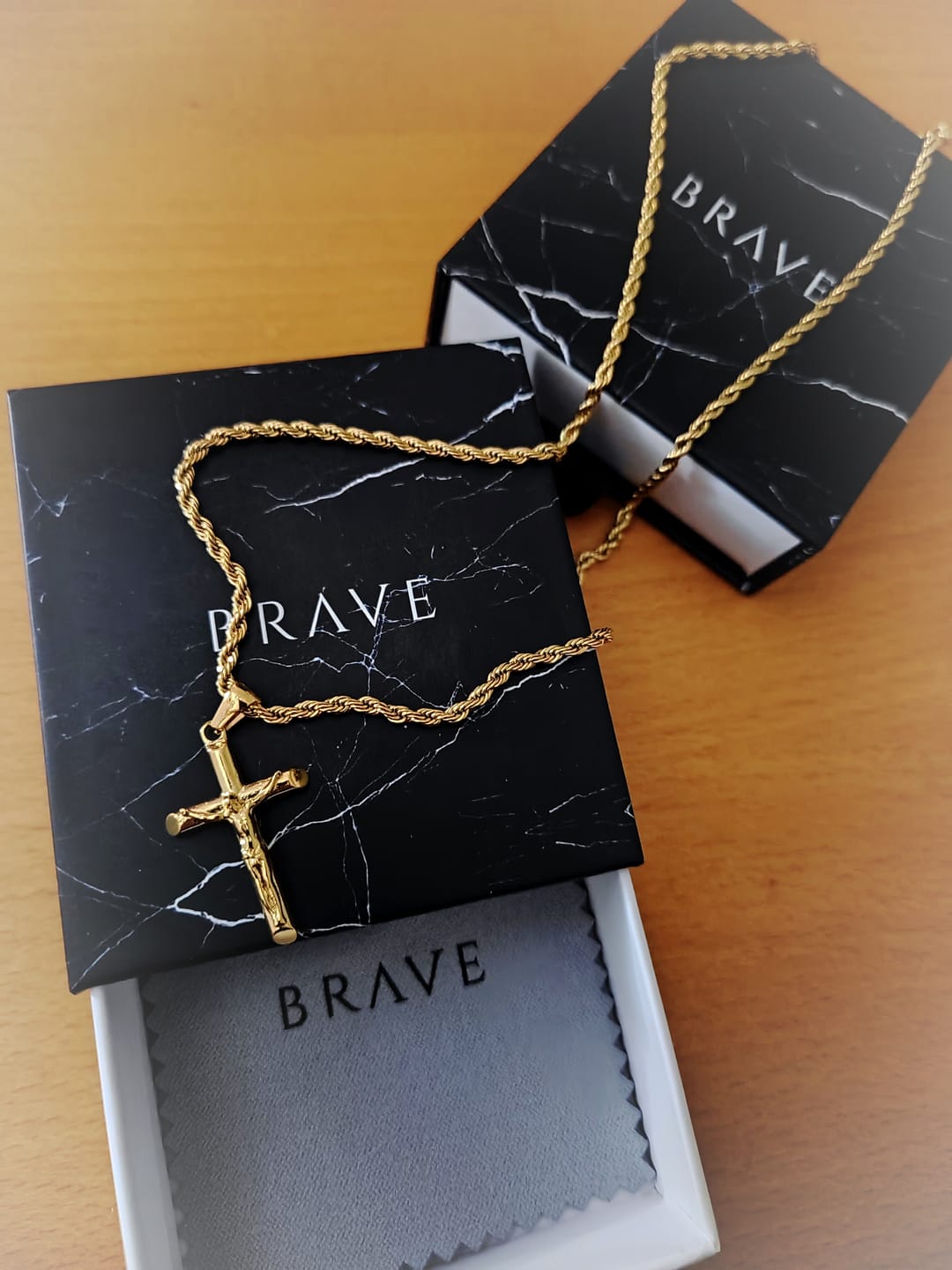 Customer photo review of Collar Hombre BRAVE Jesucristo