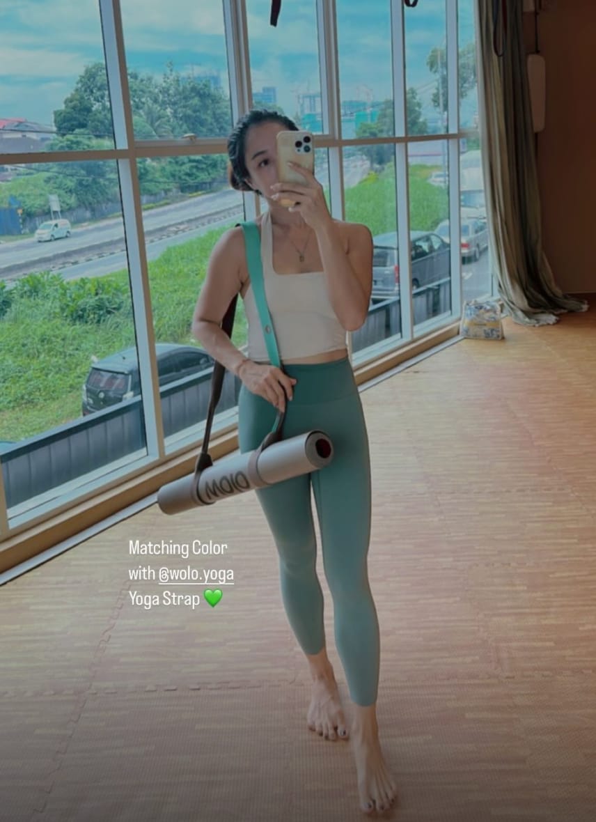 Customer photo review of On The Go Mat Strap - Mint Green