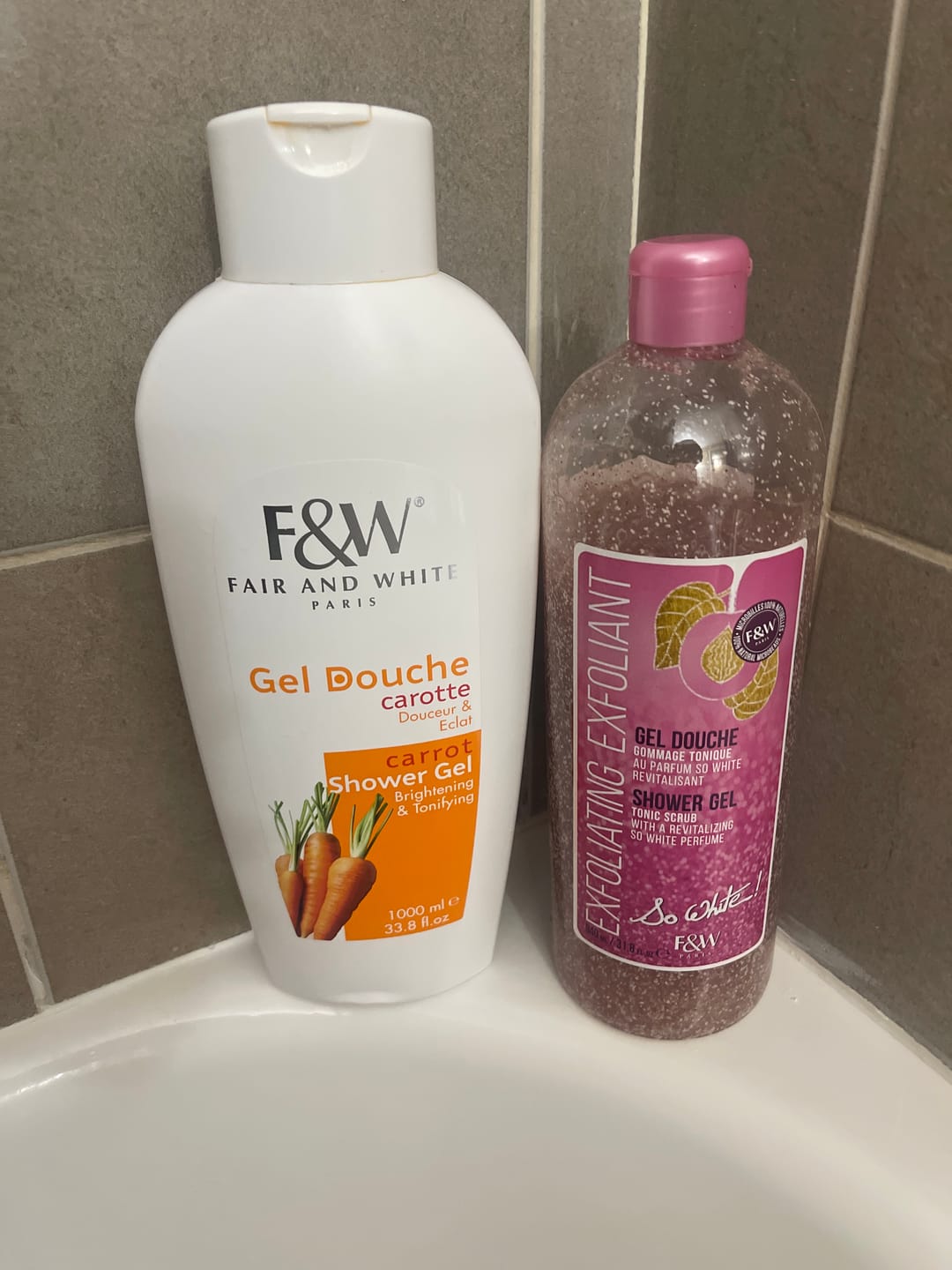 Customer photo review of Fair and White Carrot Shower Gel With Pomegranate And Melon Extracts (Jumbo-1000ml / 33.81 fl Oz)