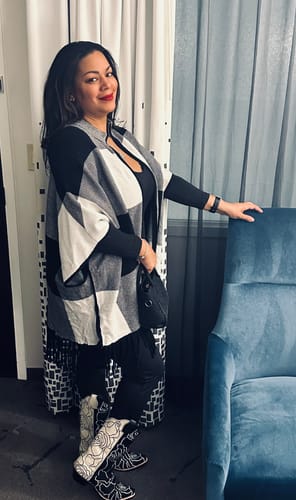 Customer photo review of Twisted X Ladies Rose Patterned Black & White Western Boots WSO0026