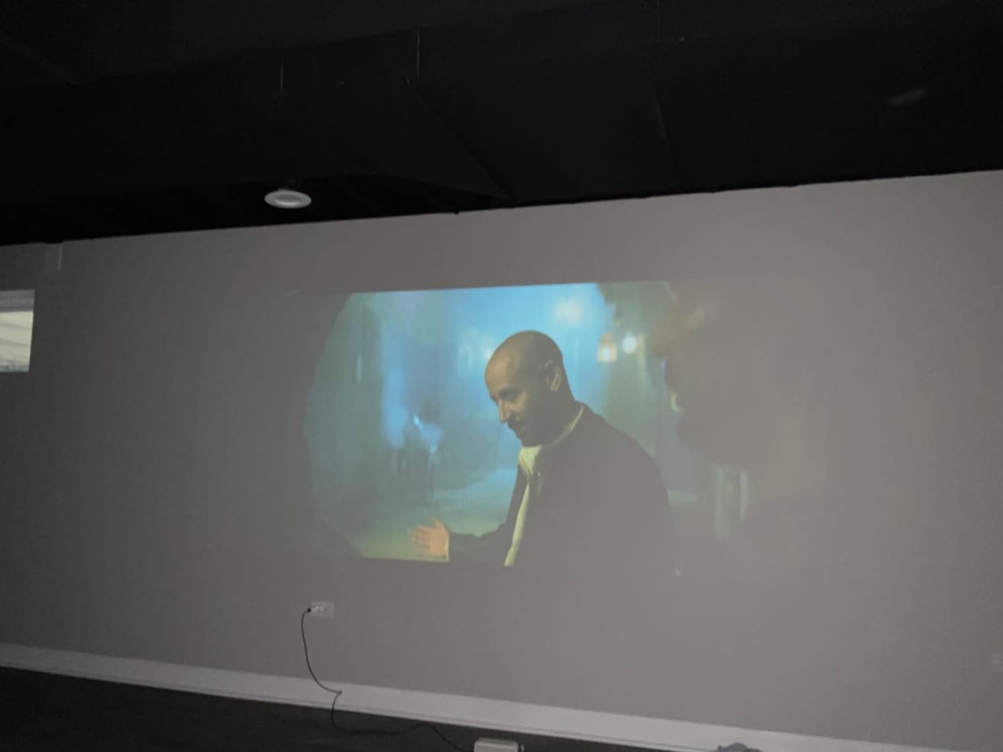 Customer photo review of Yoton Y9 【APP Built-in】Video Projector, Full HD 1080P Native 450ANSI Lumen Smart Projector