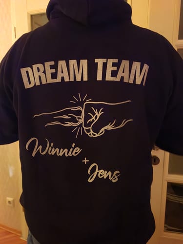Customer photo review of Dream Team Fauststoß - Individueller Hoodie Unisex Rückendruck