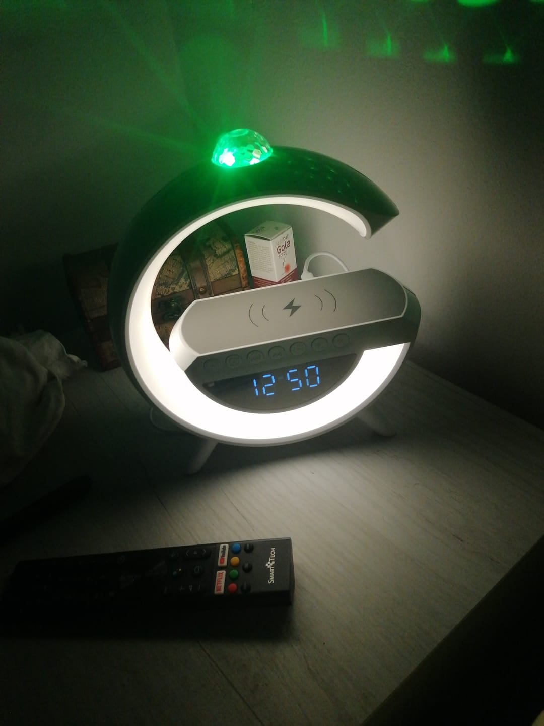 Customer photo review of Cassa musica bluetooth, caricabatterie cellulare wireless, Orologio e sveglia