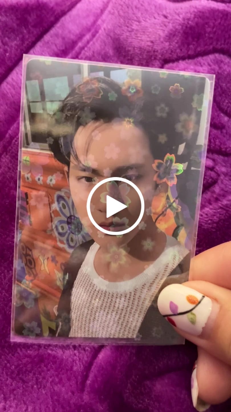 Customer video review of PREMIUM HOLOGRAPHIC PHOTOCARD SLEEVES - SAKURA VERSION