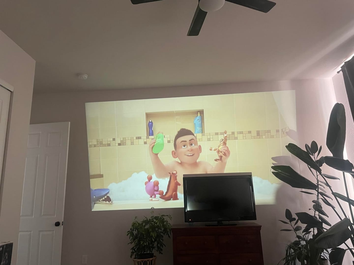 Customer photo review of Yoton Y9 【APP Built-in】Video Projector, Full HD 1080P Native 450ANSI Lumen Smart Projector