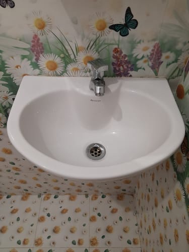 Customer photo review of Limescale Remover / Descaler - Eco-friendly - for Taps, Hard Water Stains, Showers, Faucets & Bathroom Tiles - 500ml