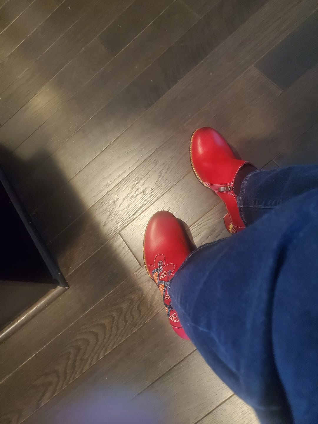 Customer photo review of Retro Pattern Leather Zipper Pumps