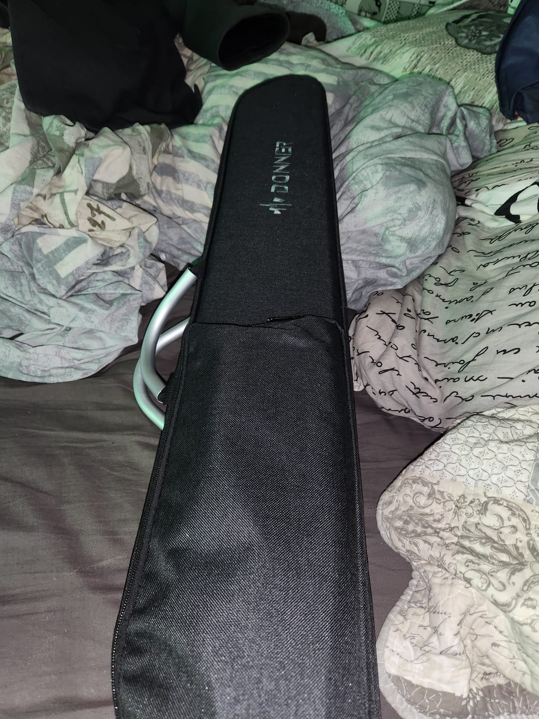 Customer photo review of Donner HUSH-I Guitare