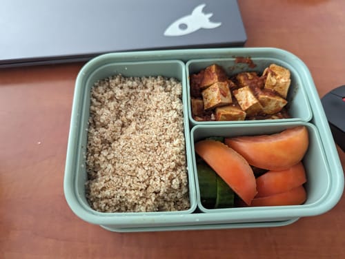 Customer photo review of קופסת אוכל מסיליקון עם תאים מודולרים