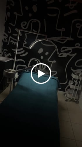 Customer video review of CosmoGlo Original Light Bundle + Phone Clip