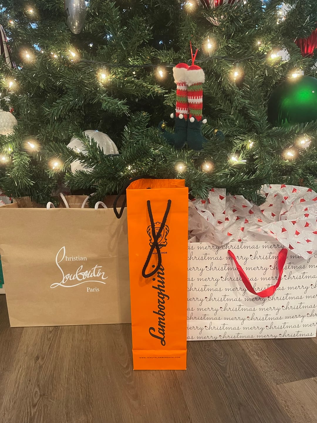Customer photo review of Lamborghini: Torami Umbria Red with Gift Set