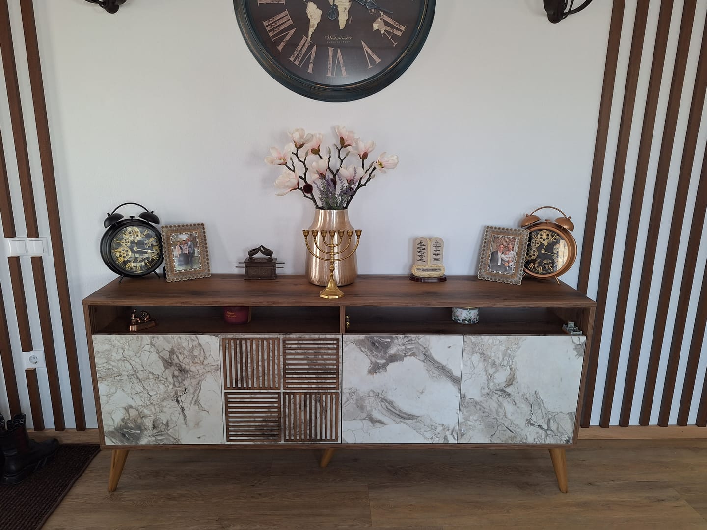 Customer photo review of Comoda Milan, alun/alb cu efect de marmura, PAL melaminat, 180x35x79 cm
