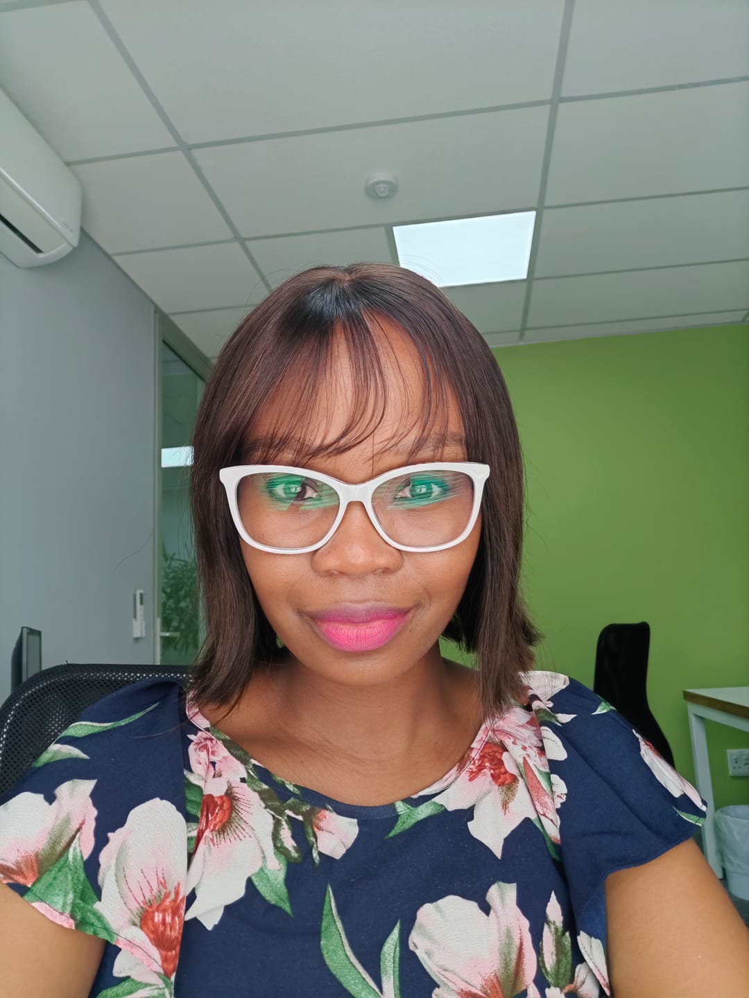 Customer photo review of NALEDI - Brazilian Fringe Bob