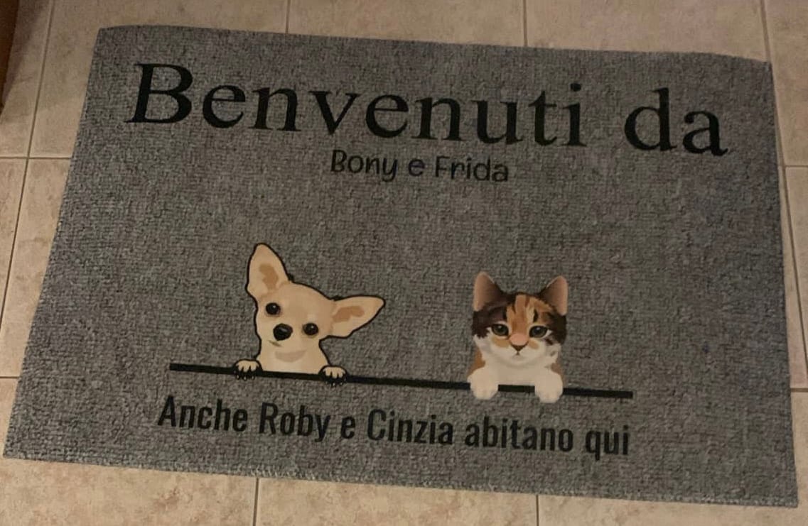 Customer photo review of Tutti i miei amici pelosi - Zerbino personalizzato
