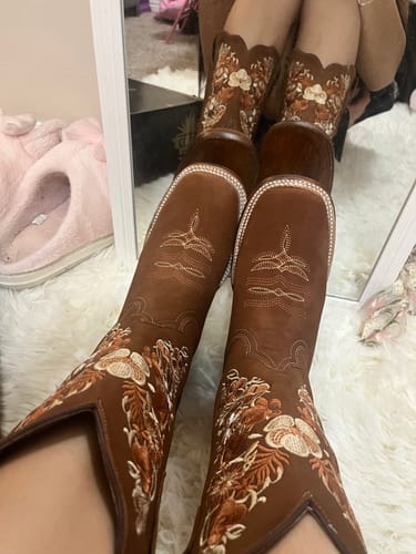 Customer photo review of "MALVINA" BROWN | WOMEN SQUARE TOE BOOTS