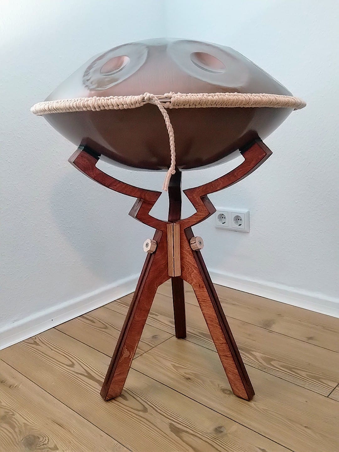 Customer photo review of Katanui Höhenverstellbarer Handpan Ständer aus Holz