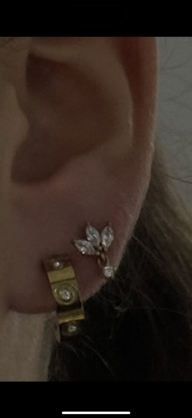 Customer photo review of Cataleya 2 Piercing | 18K vergoldet
