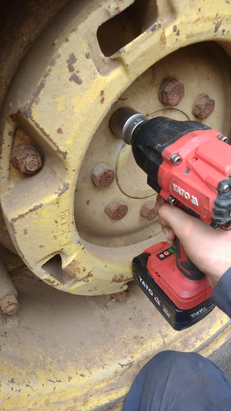 Customer photo review of Llave de Impacto Inalámbrica 1/2 - 850NM Motor Brushless YATO