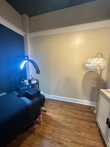 Customer photo review of CosmoGlo Original Light Bundle + Phone Clip