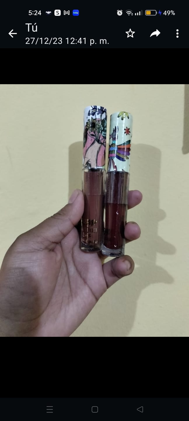 Customer photo review of Labial Líquido Soft Floreces