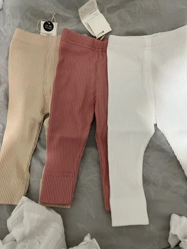 Customer photo review of Solid Ribbed Leggings