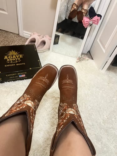 Customer photo review of "MALVINA" BROWN | WOMEN SQUARE TOE BOOTS