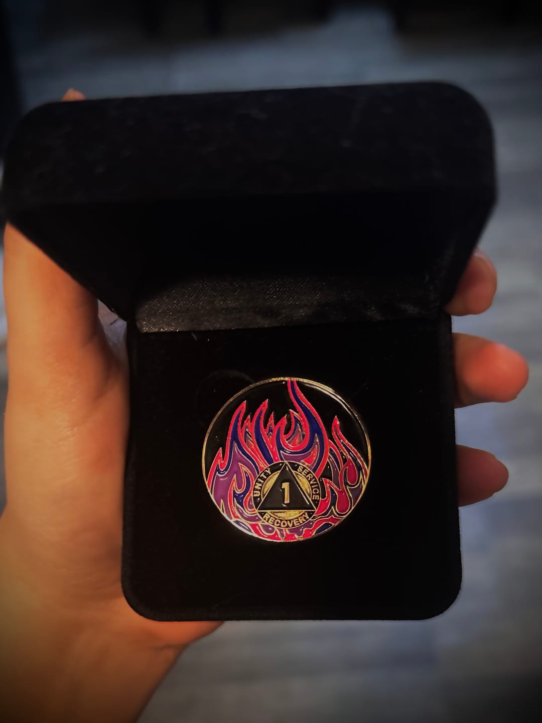 Customer photo review of 1 to 40 Year Sobriety Mint Twisted Flames Gold Plated AA Recovery Medallion/Chip/Coin - Black/Pink/Purple/Blue + Velvet Box