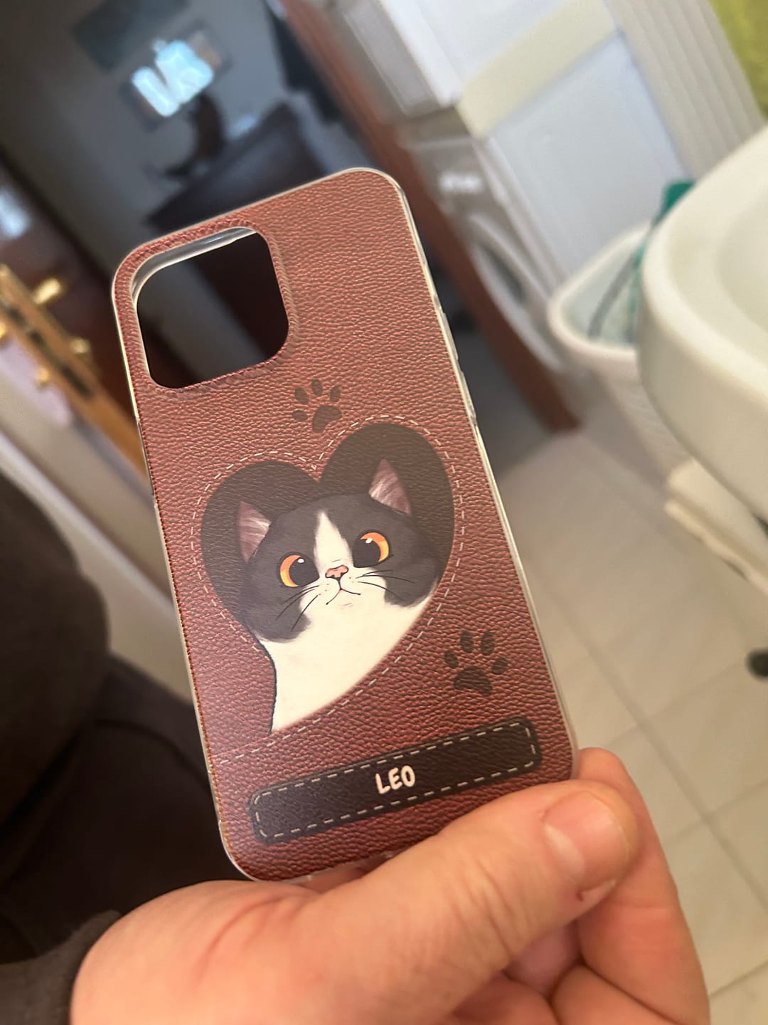 Customer photo review of Gatto con cuore aspetto similpelle - Custodia per il telefono personalizzata