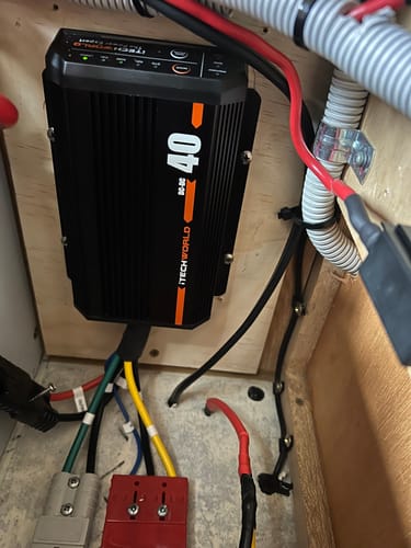 Customer photo review of iTECHDCDC40 12V/24V 40A DCDC & MPPT Battery Charger