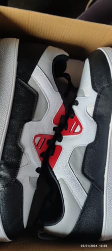 Customer photo review of ZOON white black red Men's casual sneaker