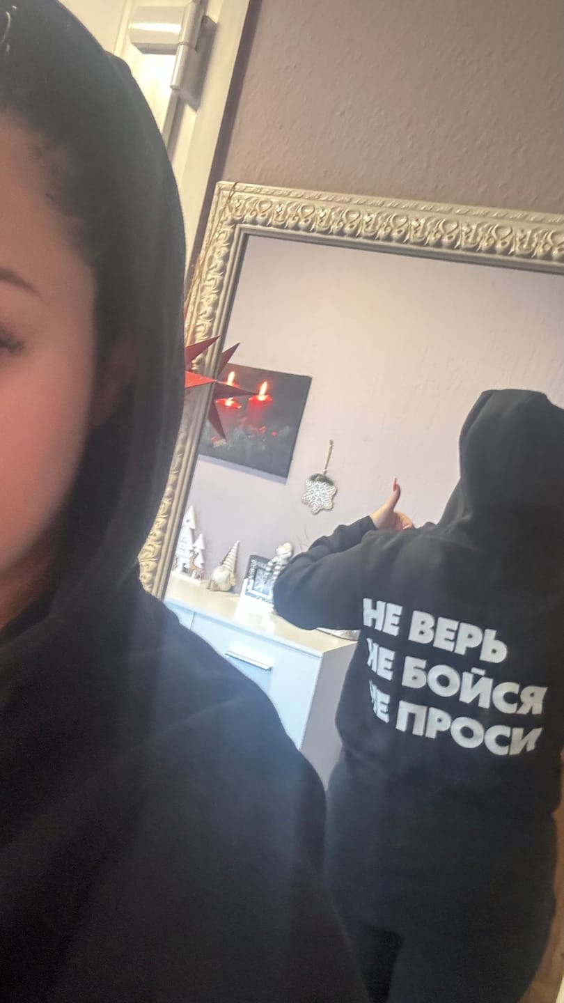 Customer photo review of Damen Oversized Zip Hoodie mit Reisverschluss schwarz - НЕ ВЕРЬ НЕ БОЙСЯ НЕ ПРОСИ - by SAEBIS®