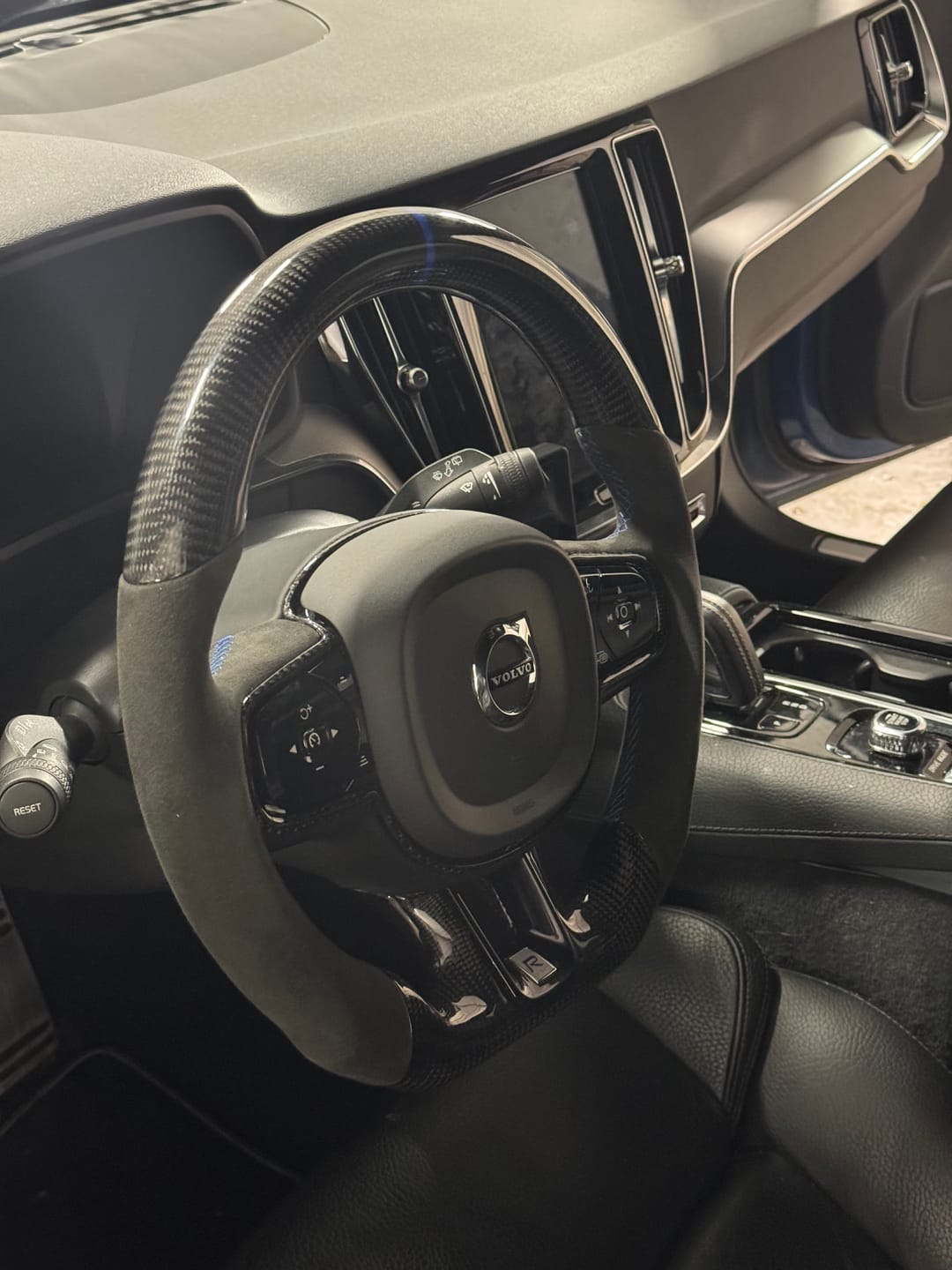 Customer photo review of Volvo Carbon/Alcantara Ratt Blå Detaljer V2