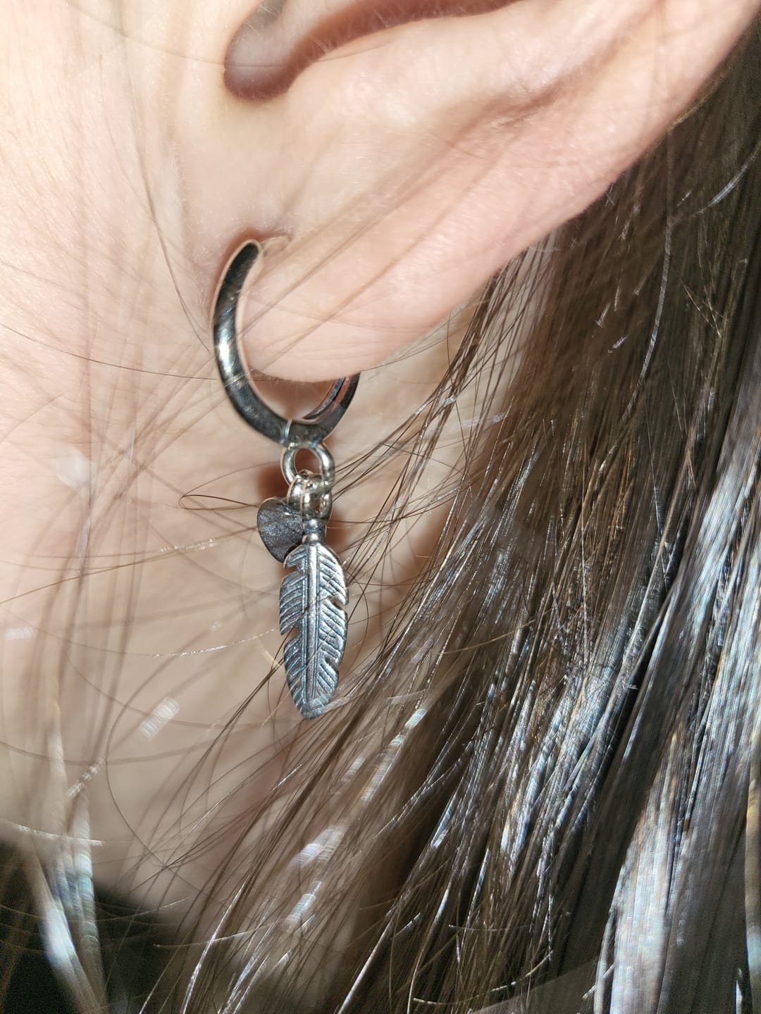 Customer photo review of Pendientes Plumas de Amor