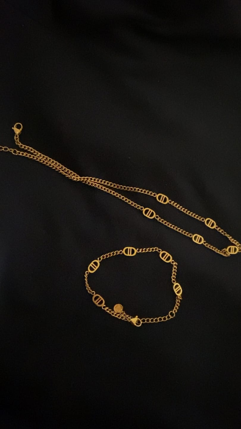 Customer photo review of Five Prestige Halskette | 18K vergoldet