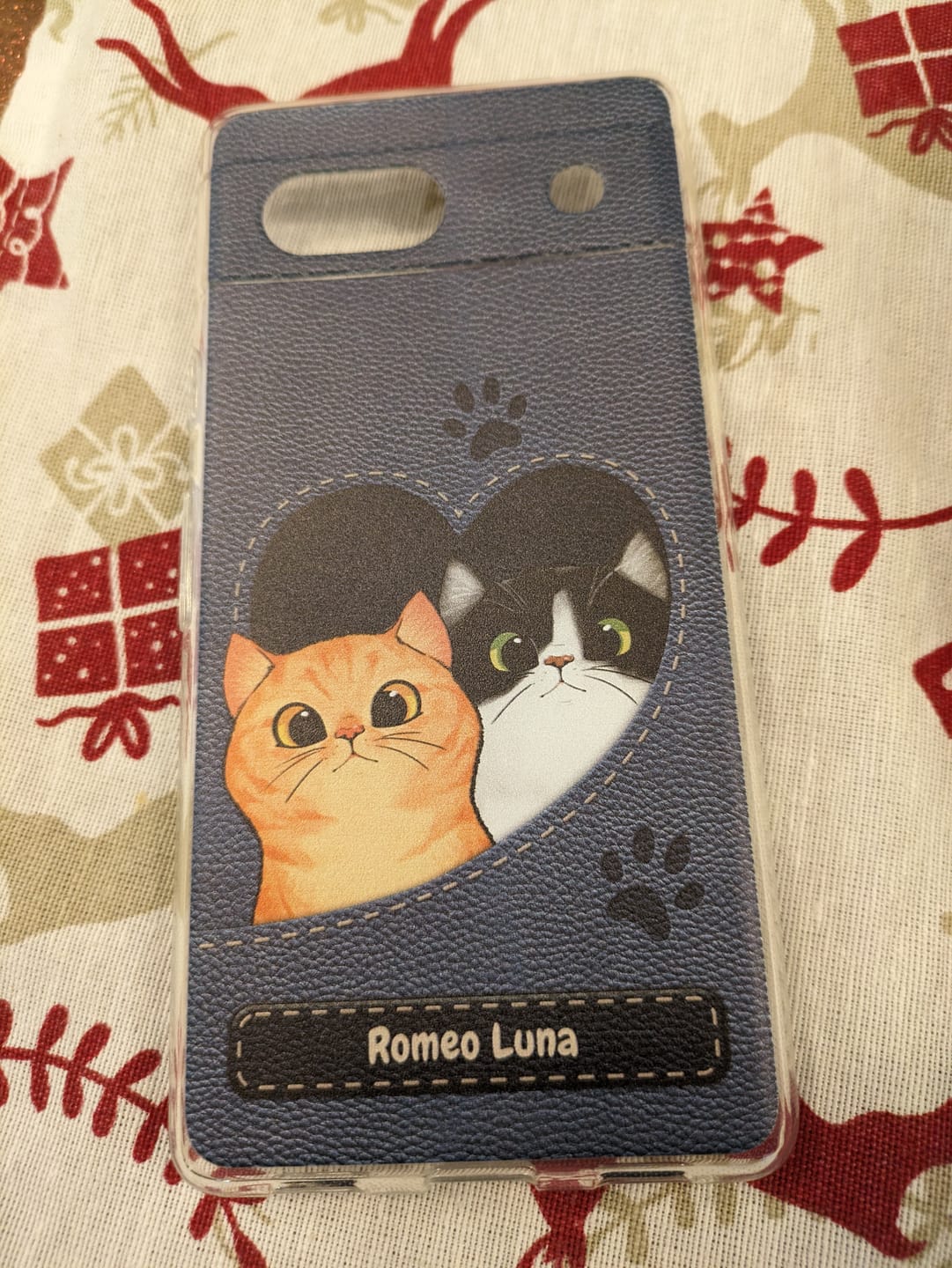 Customer photo review of Gatto con cuore aspetto similpelle - Custodia per il telefono personalizzata