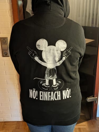Customer photo review of NÖ! EINFACH NÖ! Rückendruck Unisex Zipper