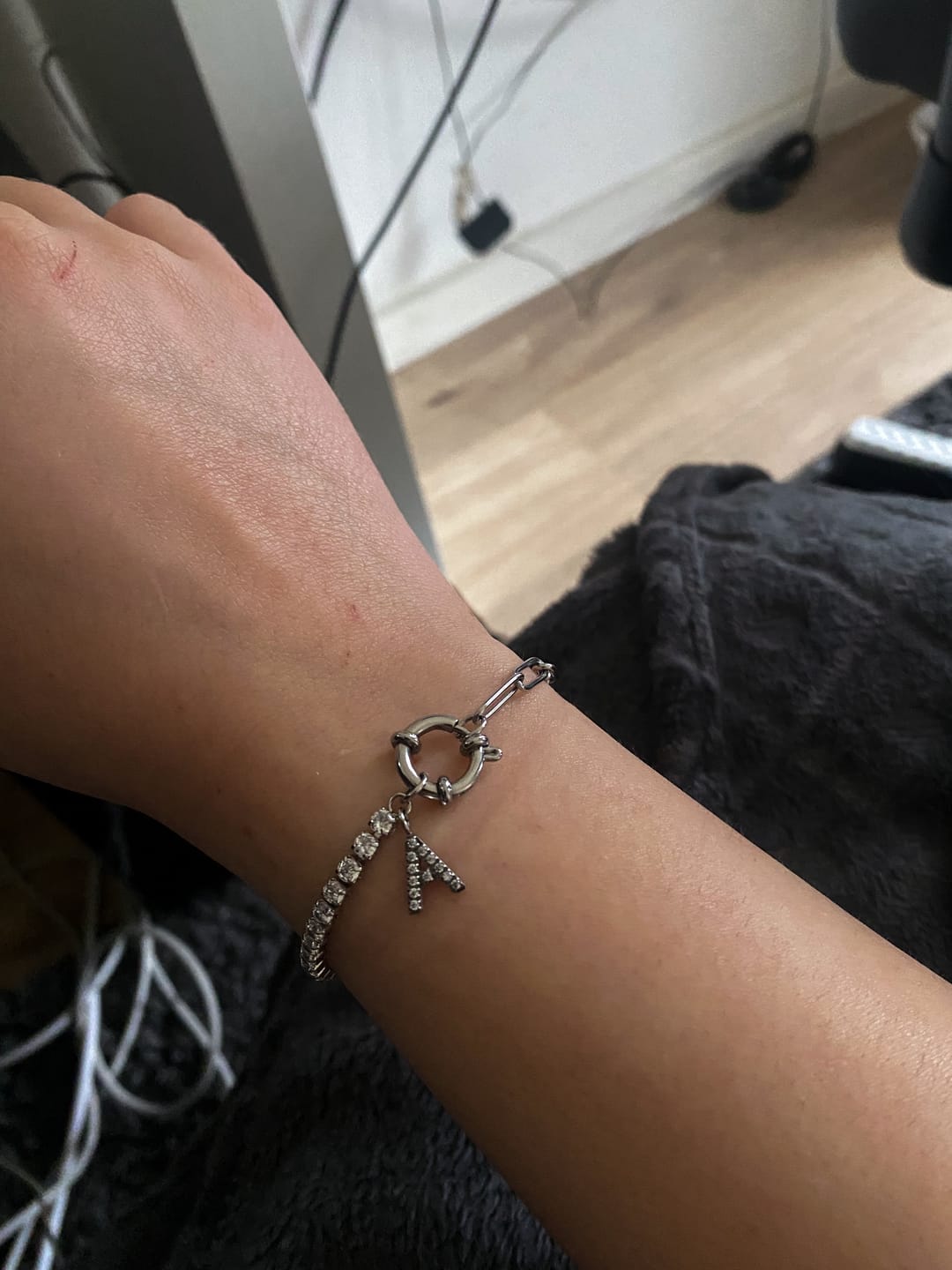 Customer photo review of Tennis Letter Armband | 18K vergoldet