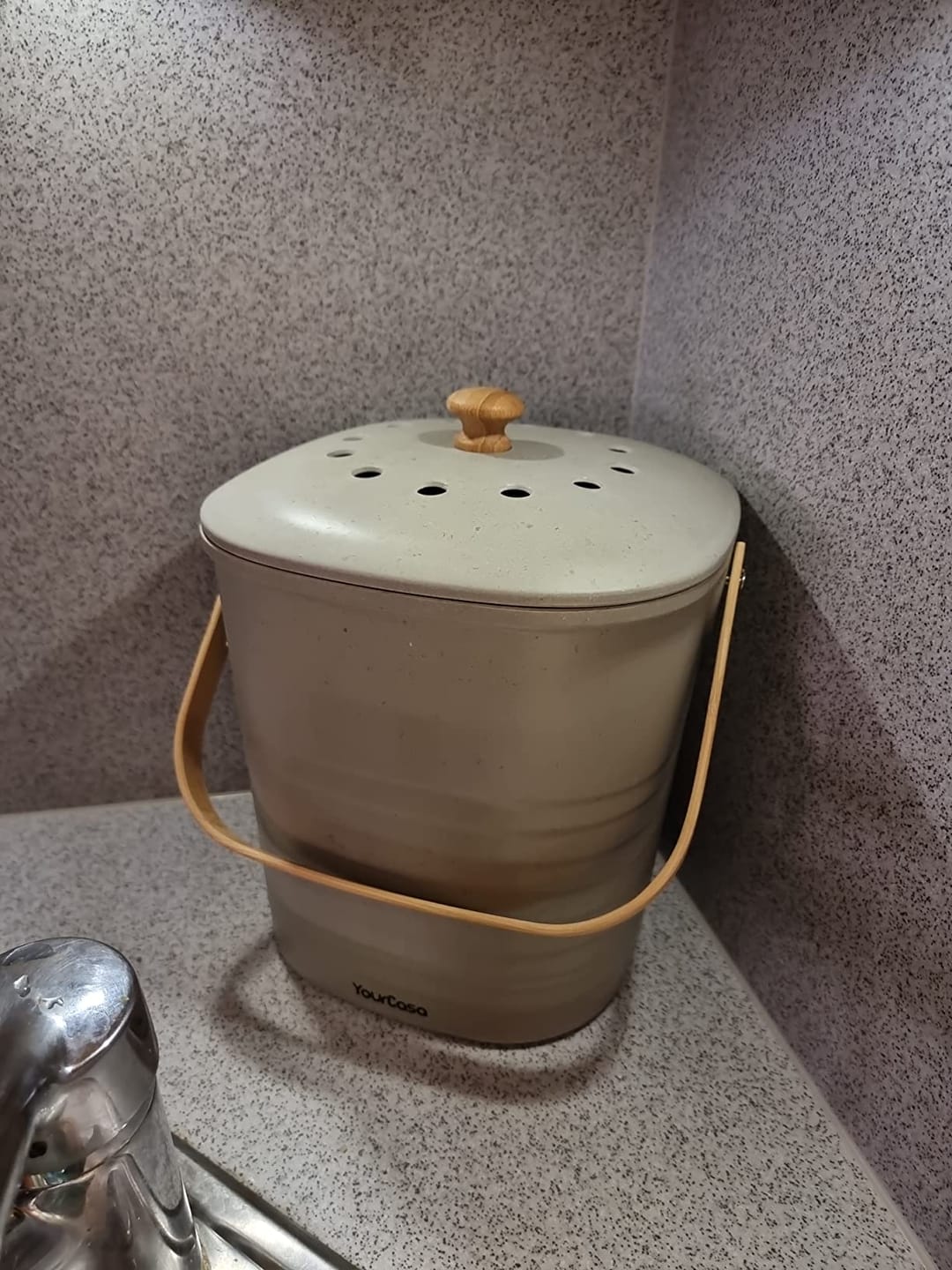 Customer photo review of YourCasa® Komposteimer - Biomülleimer Küche - geruchsdicht & abwaschbar - nachhaltiger Bio Mülleimer mit Deckel & Filter im schlichten Design