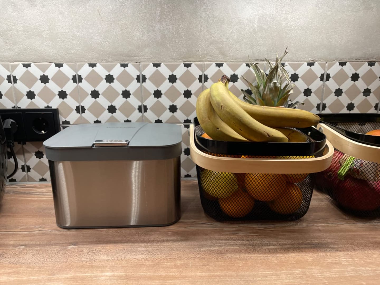 Customer photo review of YourCasa® Edelstahl Komposteimer - 4,3L - für alltäglichen Biomüll in der Küche - Spülmschinenfester Inneneinsatz - geruchsdicht & abwaschbar - Bio Mülleimer mit Deckel Biomülleimer Küche