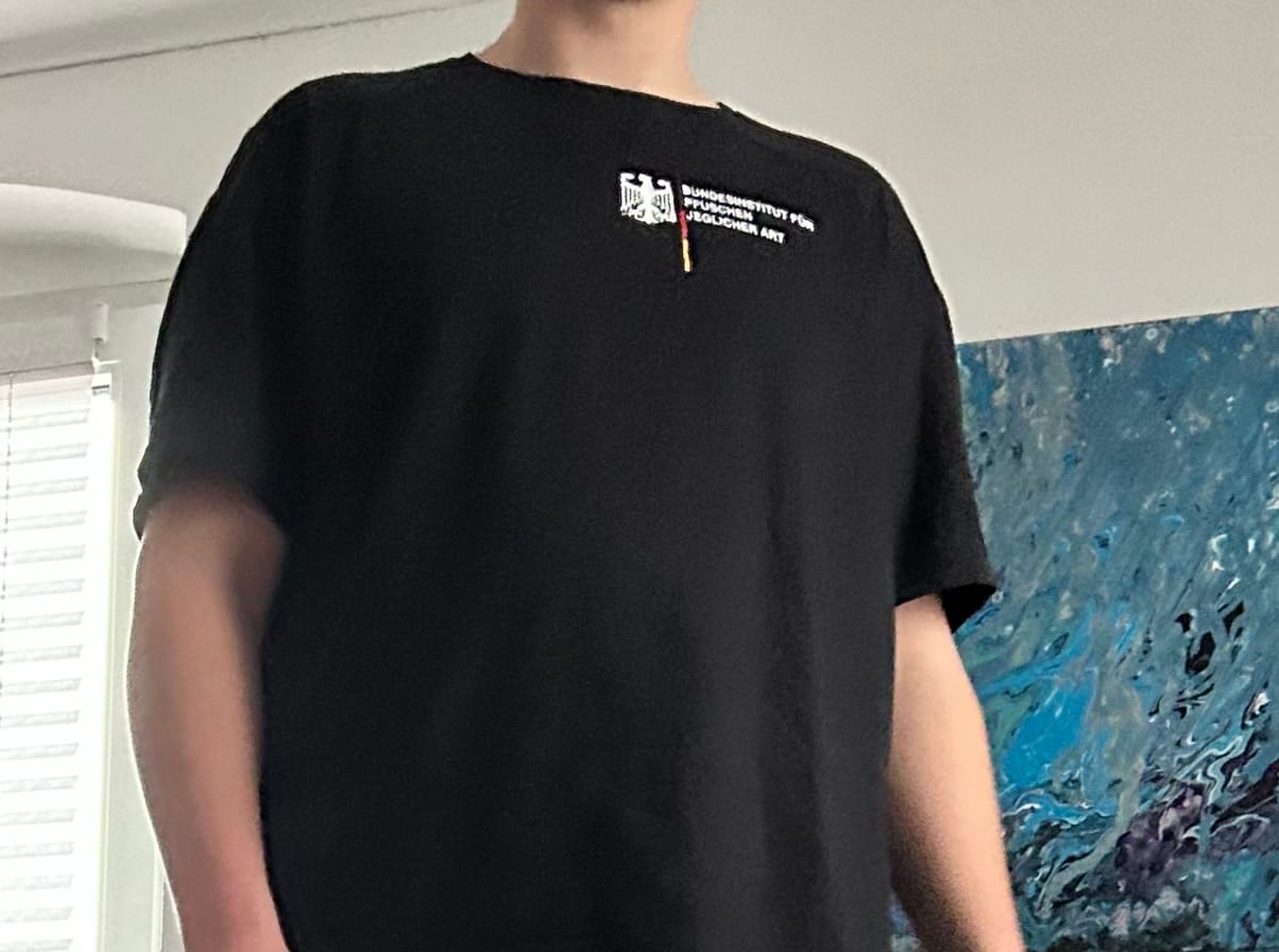 Customer photo review of T-SHIRT Bundesinstitut für Pfuschen jeglicher Art