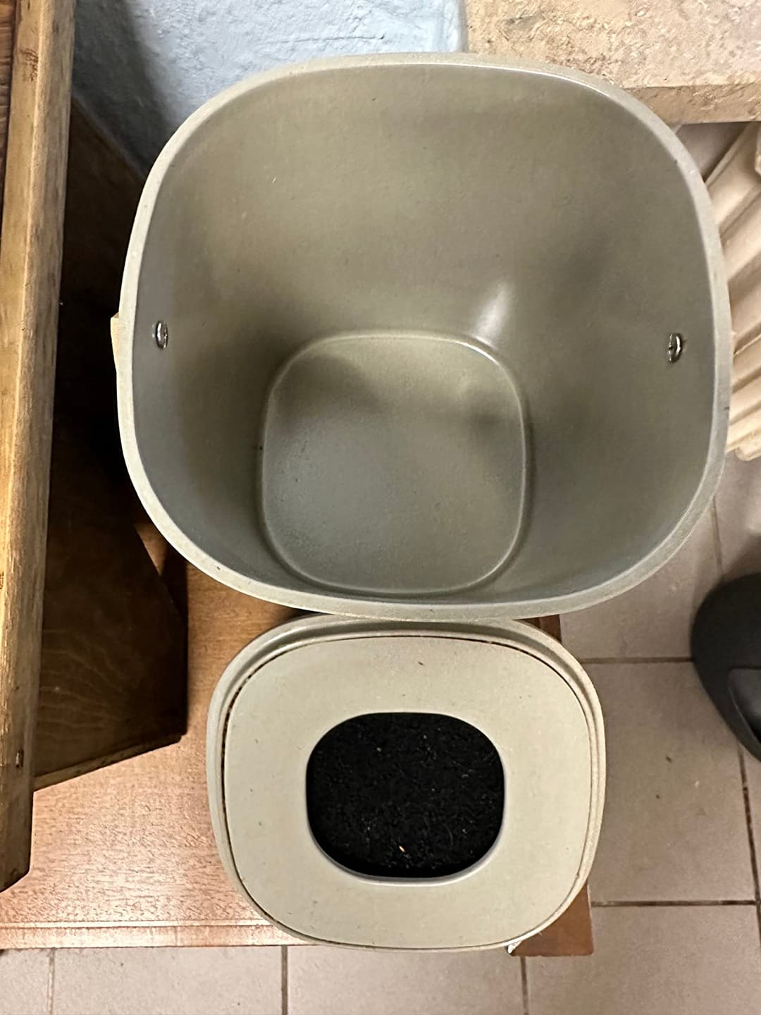 Customer photo review of YourCasa® Komposteimer - Biomülleimer Küche - geruchsdicht & abwaschbar - nachhaltiger Bio Mülleimer mit Deckel & Filter im schlichten Design