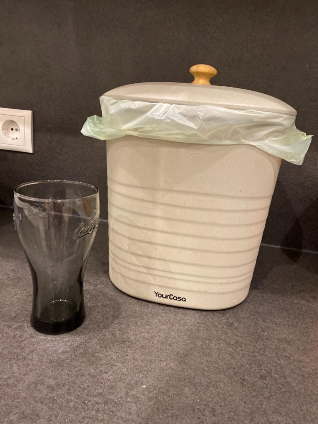 Customer photo review of YourCasa® Komposteimer - Biomülleimer Küche - geruchsdicht & abwaschbar - nachhaltiger Bio Mülleimer mit Deckel & Filter im schlichten Design