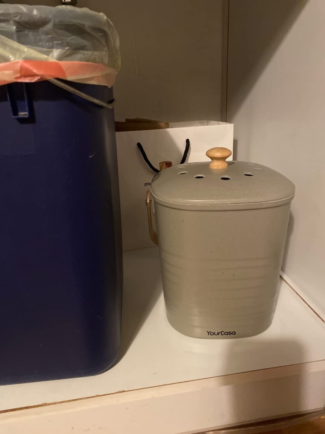 Customer photo review of YourCasa® Komposteimer - Biomülleimer Küche - geruchsdicht & abwaschbar - nachhaltiger Bio Mülleimer mit Deckel & Filter im schlichten Design