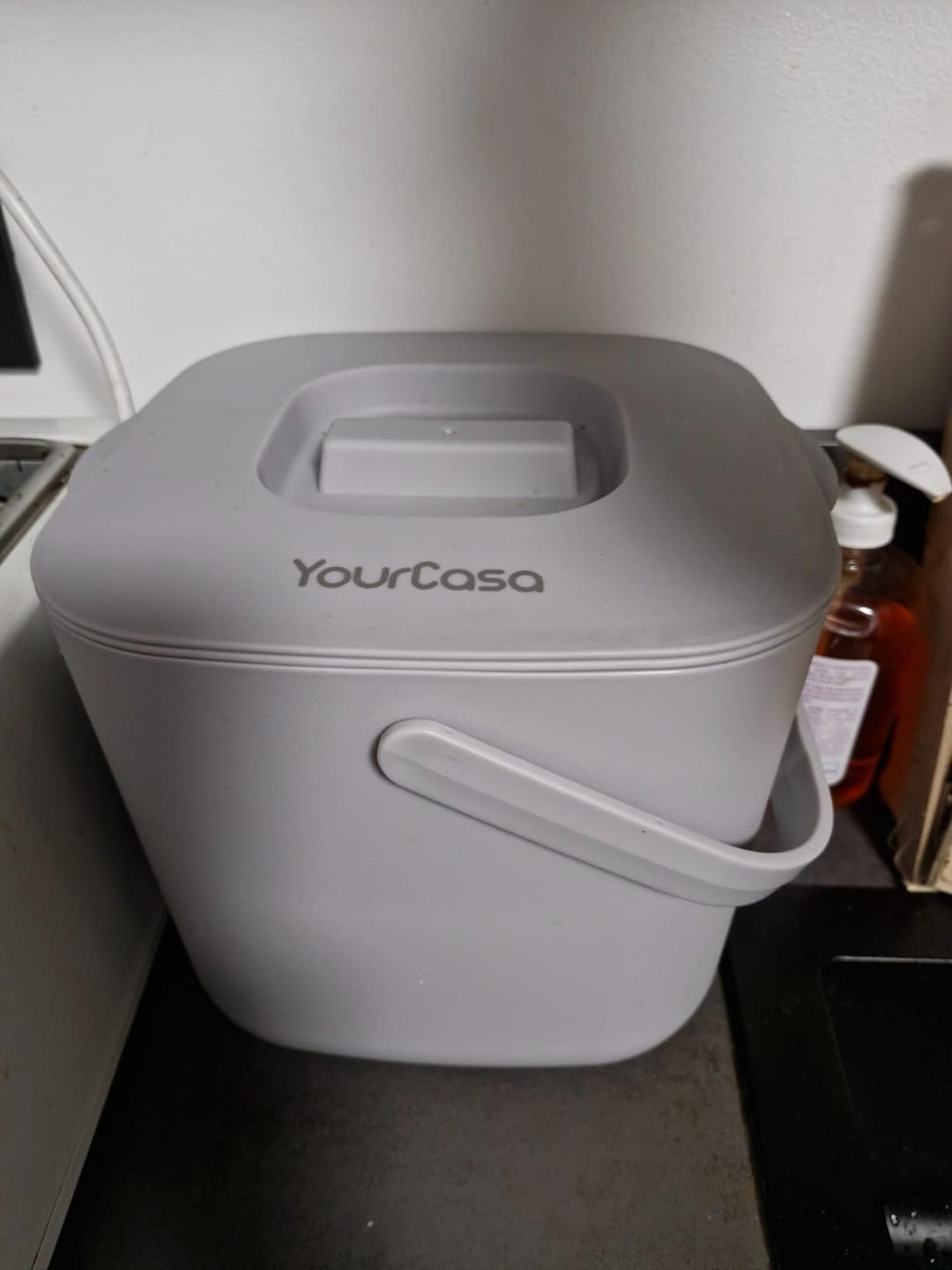 Customer photo review of YourCasa® Komposteimer - 7L - für alltäglichen Biomüll in der Küche - Spülmaschinenfest - geruchsdicht- herausnehmbarer Inneneinsatz - Bio Mülleimer mit Deckel Biomülleimer Küche