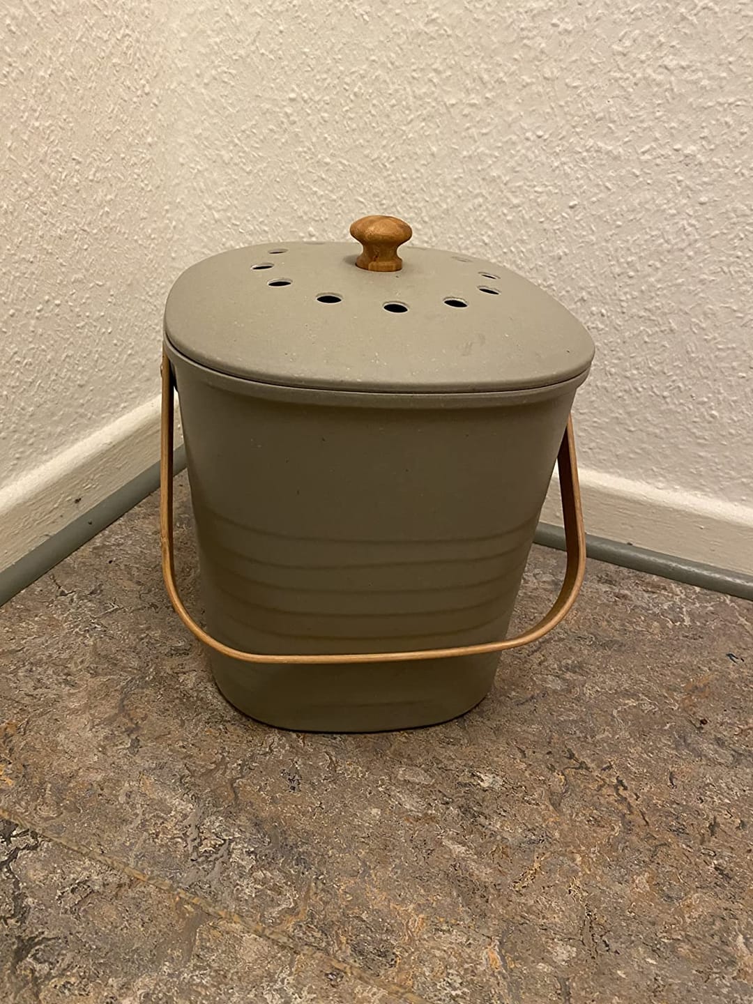 Customer photo review of YourCasa® Komposteimer - Biomülleimer Küche - geruchsdicht & abwaschbar - nachhaltiger Bio Mülleimer mit Deckel & Filter im schlichten Design