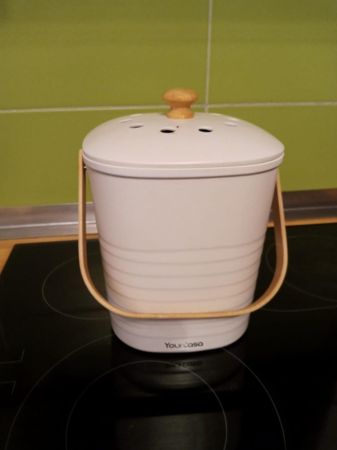 Customer photo review of YourCasa® Komposteimer - Biomülleimer Küche - geruchsdicht & abwaschbar - nachhaltiger Bio Mülleimer mit Deckel & Filter im schlichten Design